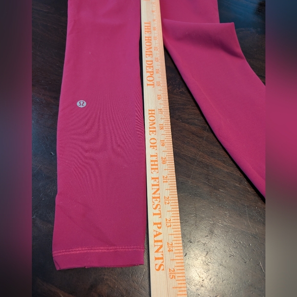 Lululemon High-Waisted Leggings w/ Pockets, Women's 2, Fushia - Picture 10 of 10
